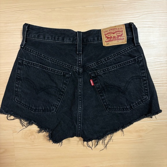 Levi’s 501 Cut Off Jean Shorts Size 24 Black High Rise Distressed - Picture 6 of 11